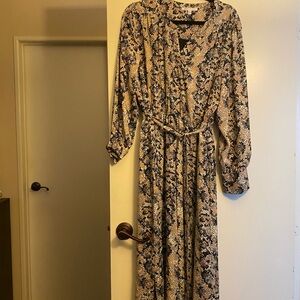 Women’s DR2 multi color dress size XL. In perfect condition. Never been worn.